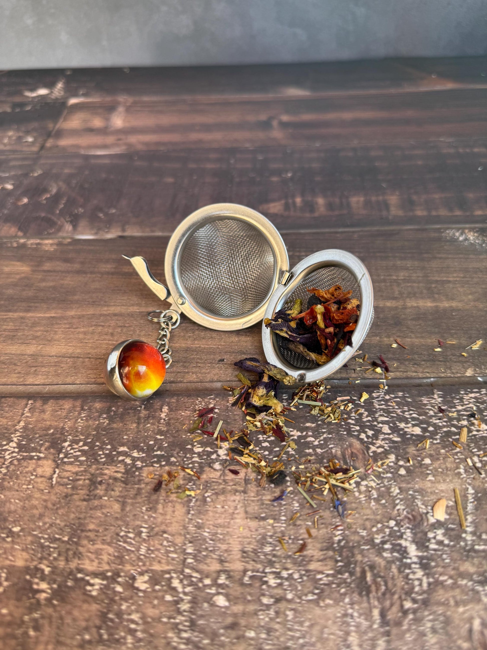 Teaball with custom keychain